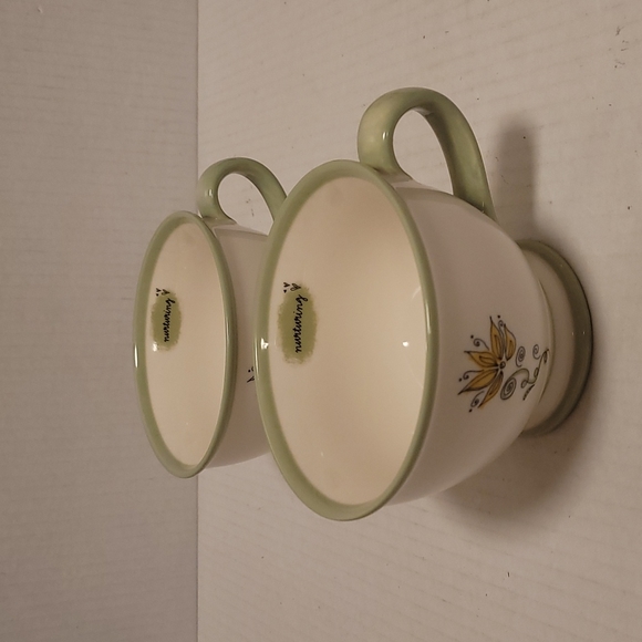 Pair of Gorgeous 2006 Starbucks Coffee Mugs - Picture 2 of 16